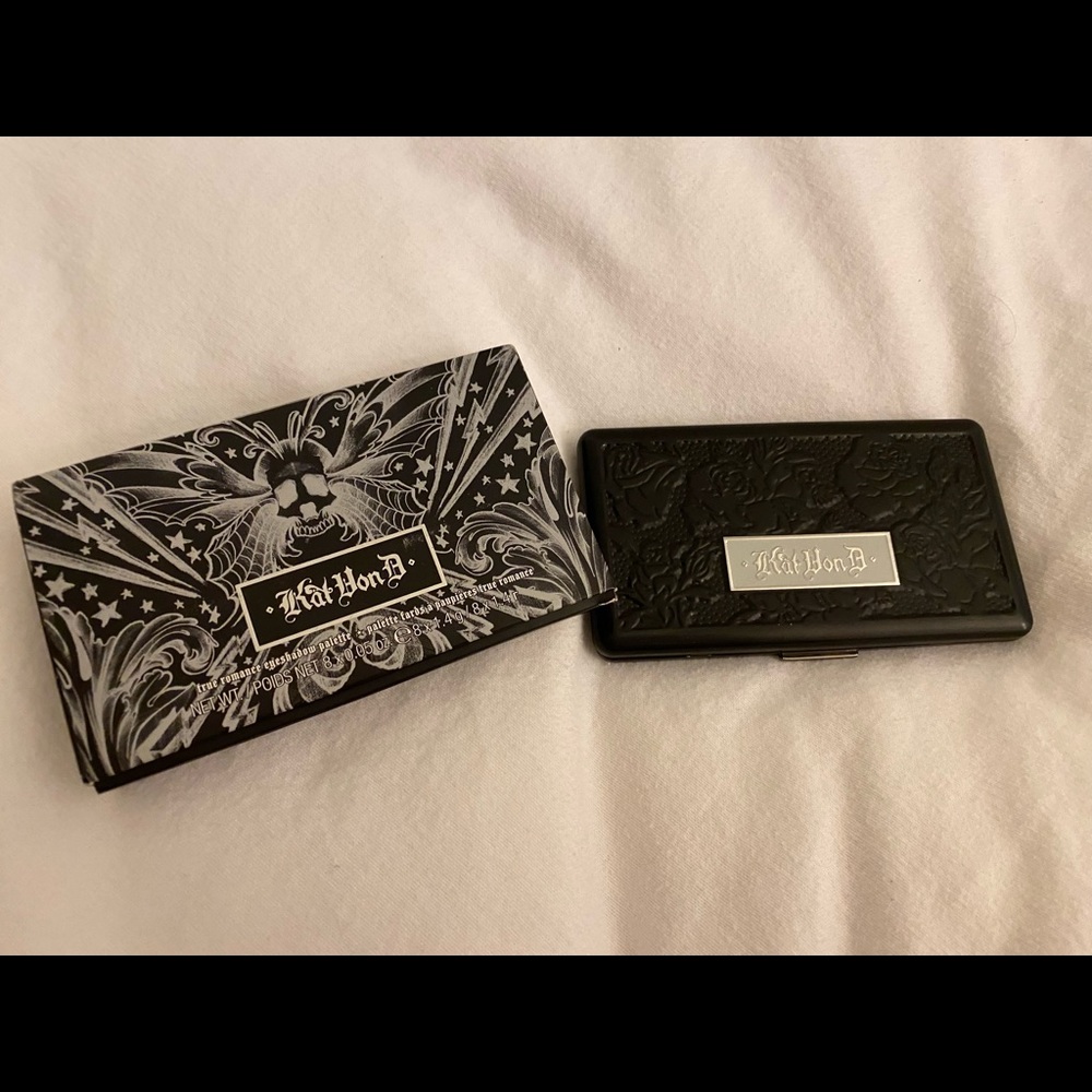 BRAND NEW Kat Von D eye shadow palette